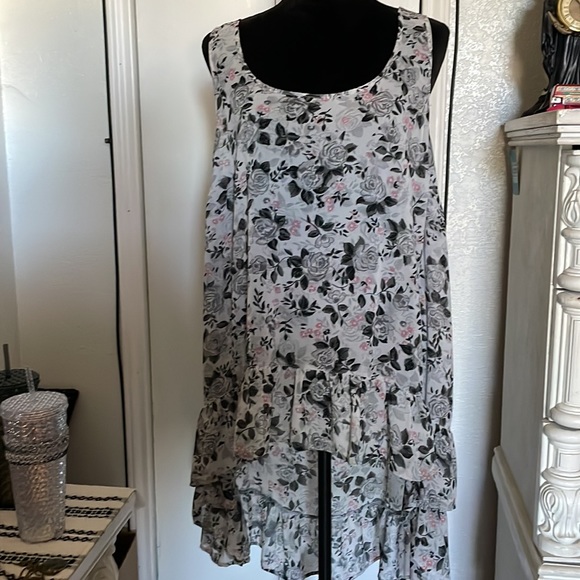 Torrid floral tank - Picture 6 of 11